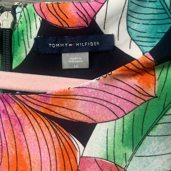 Tommy Hilfiger Navy with Vibrant Tropical Floral Pattern Dress Sz 10 Vacation - Picture 7 of 10